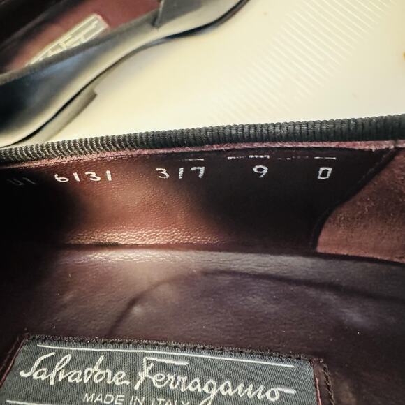 Salvatore Ferragamo Shoes Mens 9 Black Leather Loafers Classic Slip On Comfort